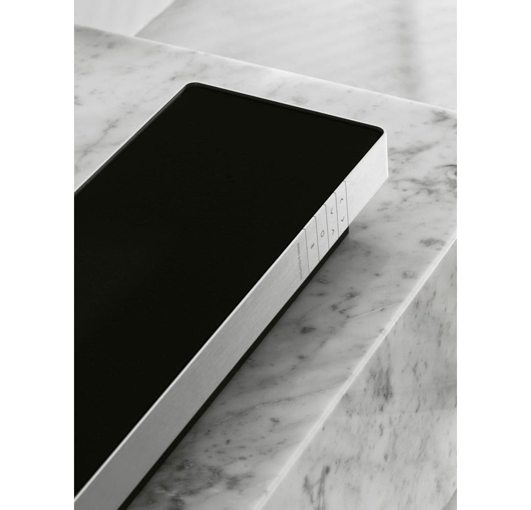 Schwarz Bang & Olufsen Beosound Stage Soundbar.4