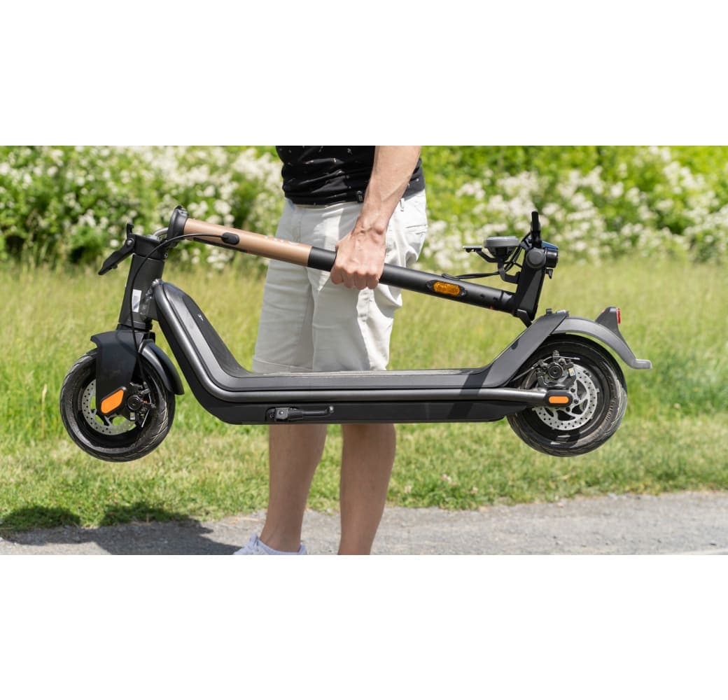 Gold NIU KQi3 Pro E-Scooter.6