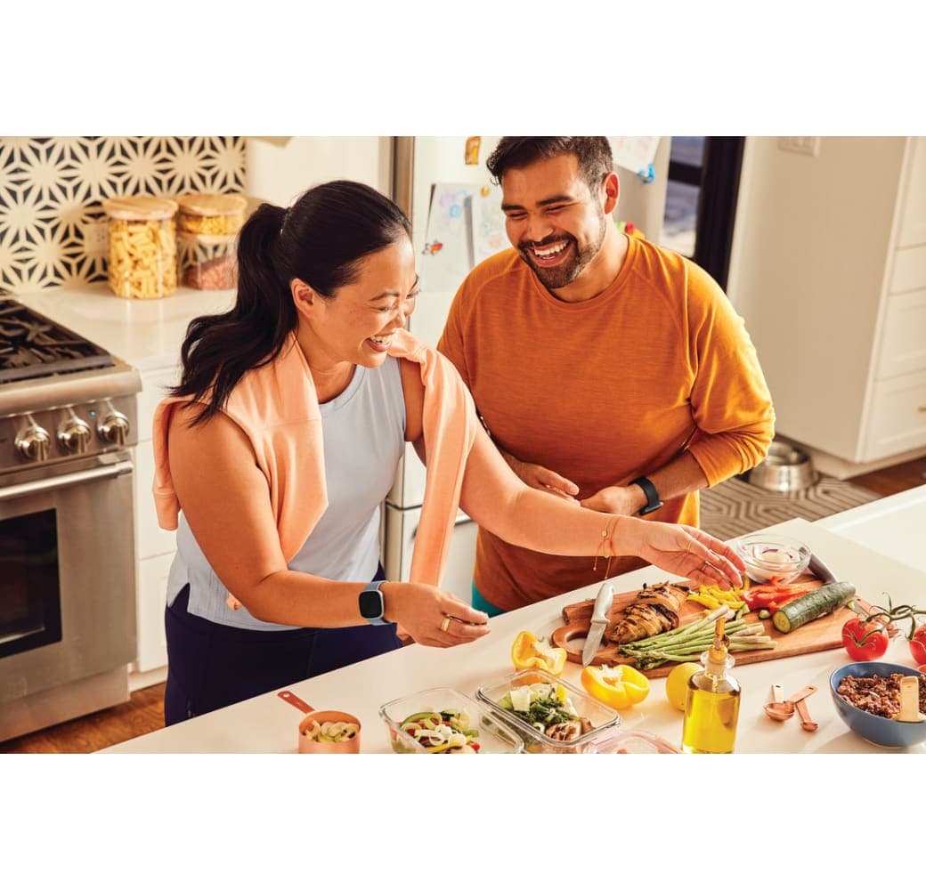 Waterfall Blue Fitbit Versa 4 Smartwatch, Aluminium Case, 40mm.3