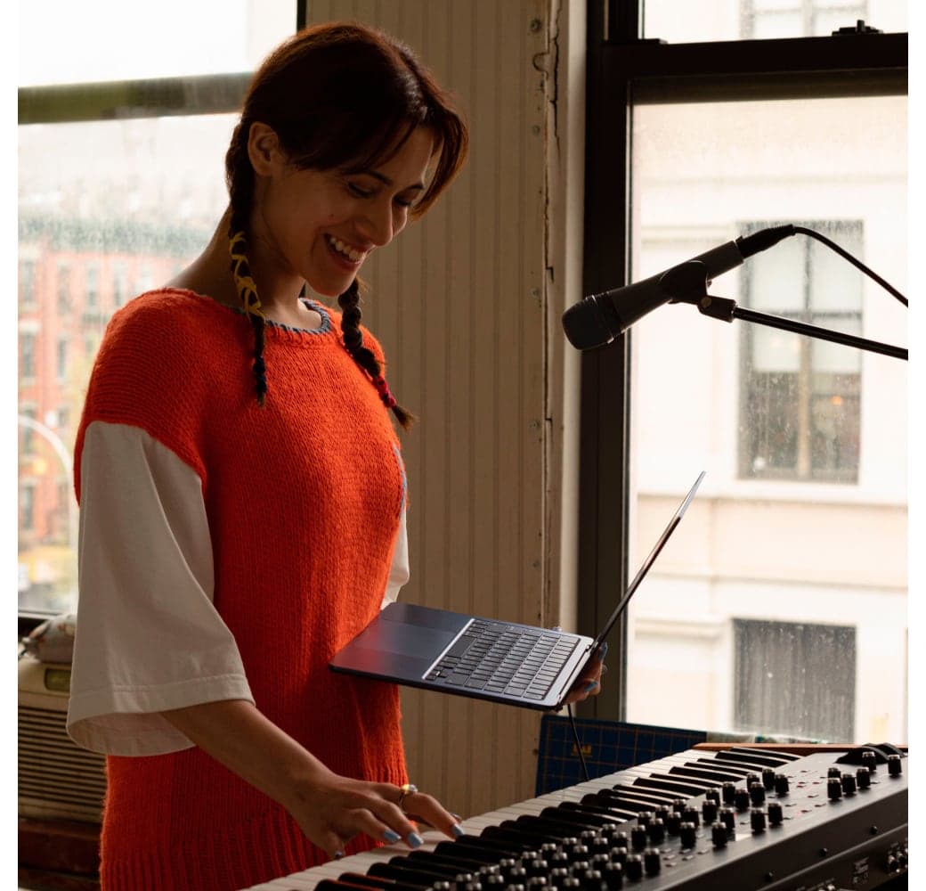 Plata Apple MacBook Pro 13.3" Portátil - Apple M2 - 16GB - 512GB SSD - Apple Integrated 10-core GPU.4