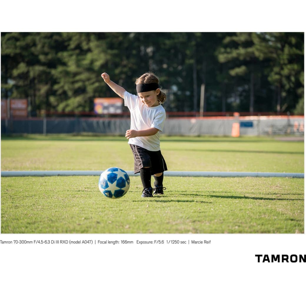 Black Tamron 70-300mm f/4.5-6.3 Di III RXD Sony FE-Mount.12