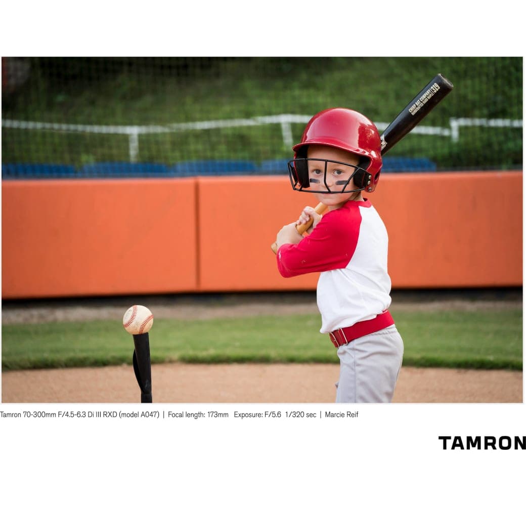 Black Tamron 70-300mm f/4.5-6.3 Di III RXD Sony FE-Mount.13