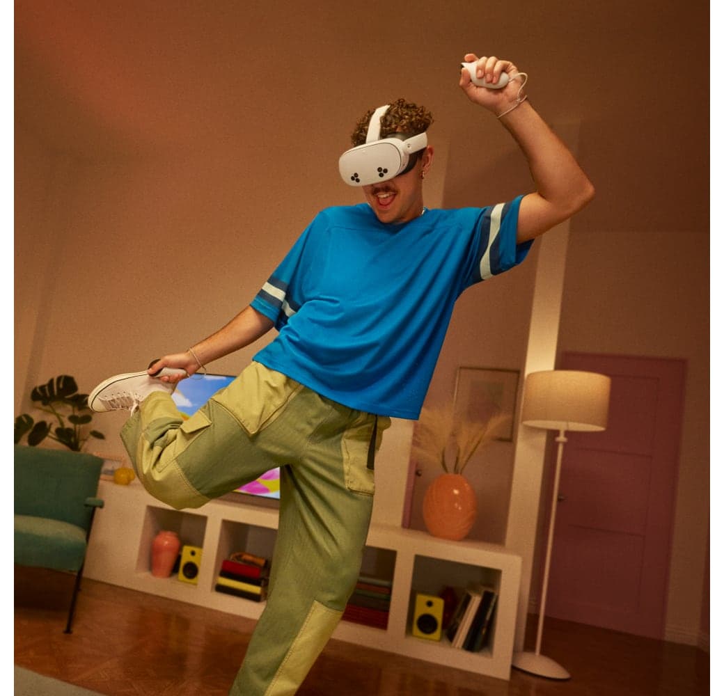 White Meta Quest 3S 256 GB VR Headset.7