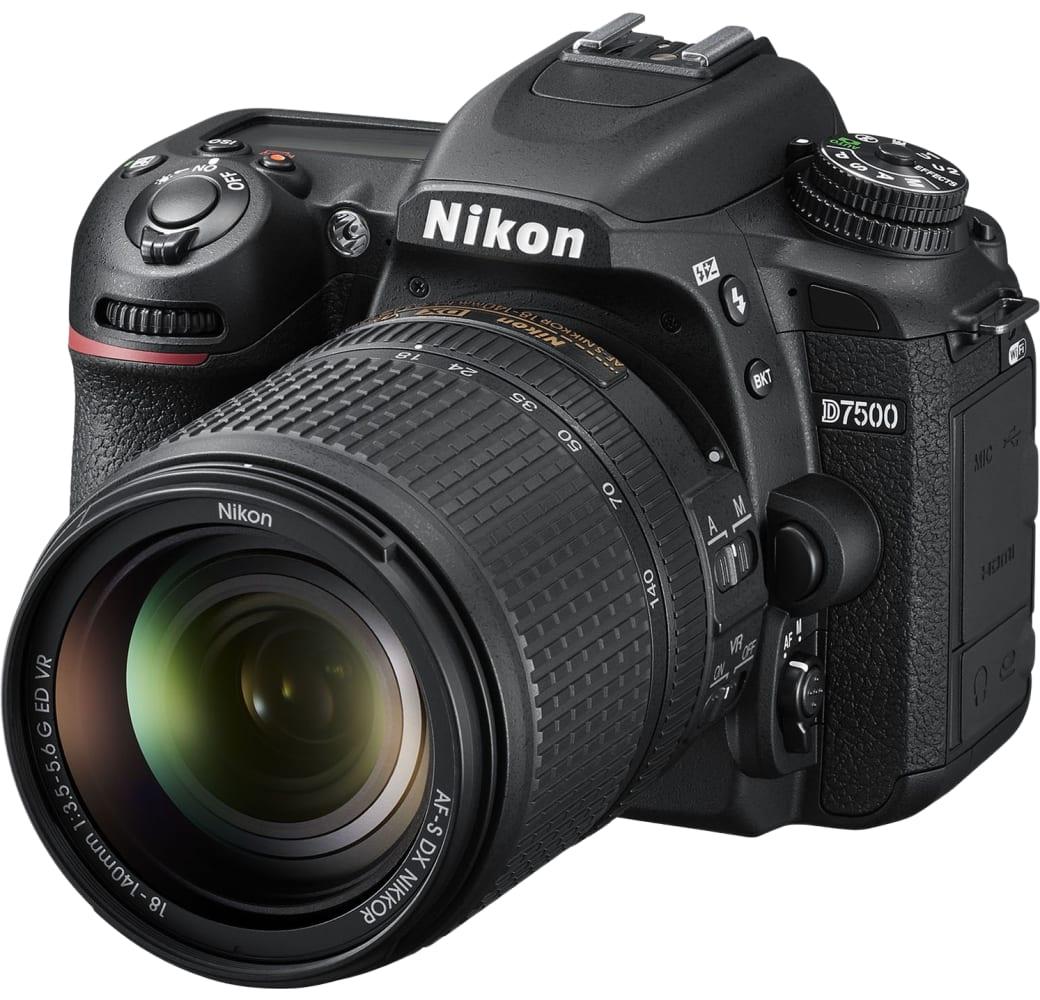 Schwarz Nikon D7500 Systemkamera, mit Objektiv Nikon AF-S DX 18-140mm f/3.5-5.6G ED VR.1