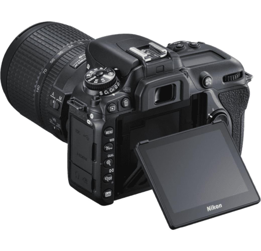 Schwarz Nikon D7500 Systemkamera, mit Objektiv Nikon AF-S DX 18-140mm f/3.5-5.6G ED VR.4