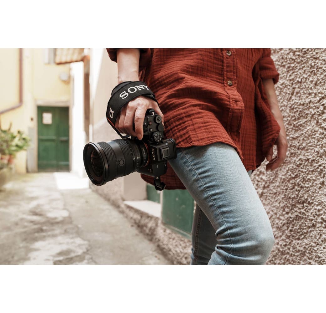 Black Sony FE 16–35 mm F2.8 GM II.7