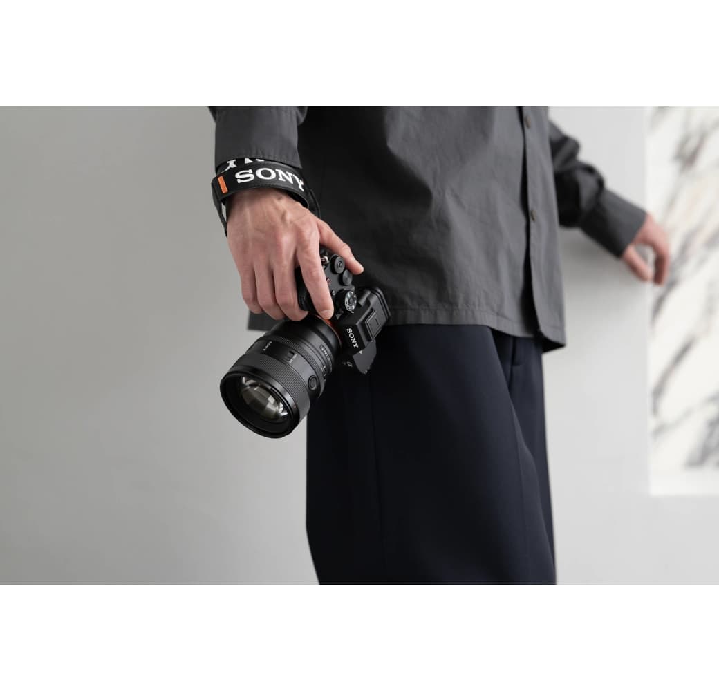 Black Sony FE 85mm F/1.4 GM II.12