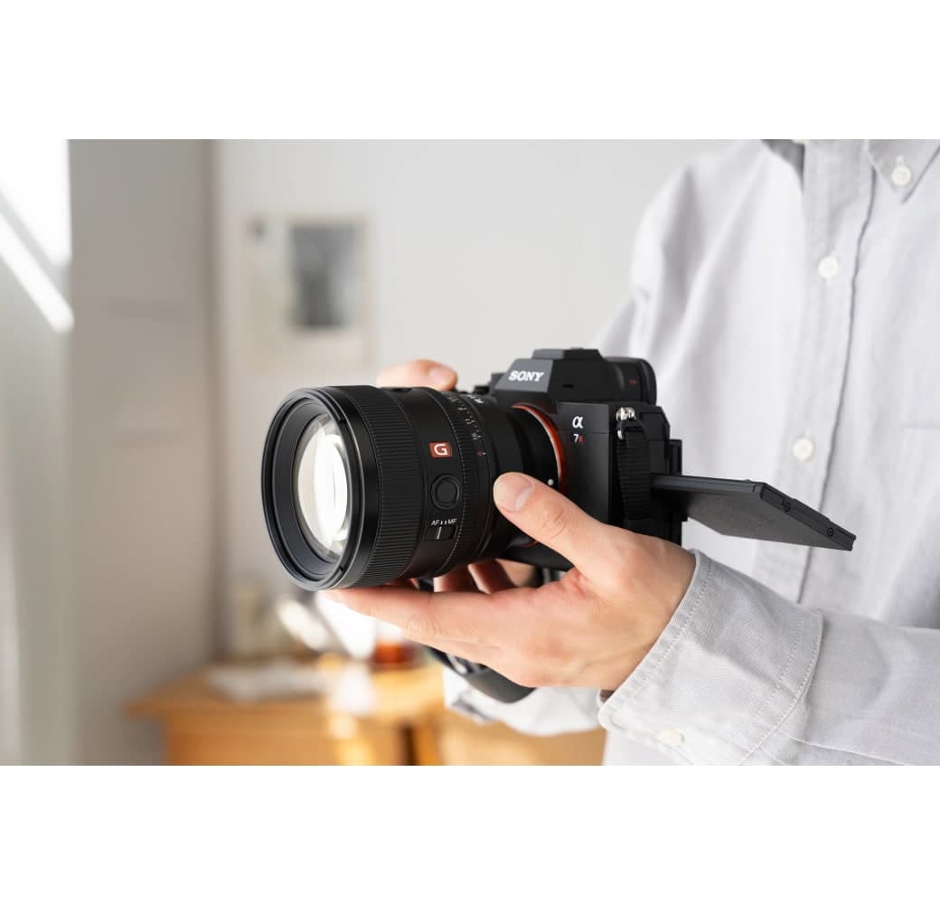 Black Sony FE 85mm F/1.4 GM II.14