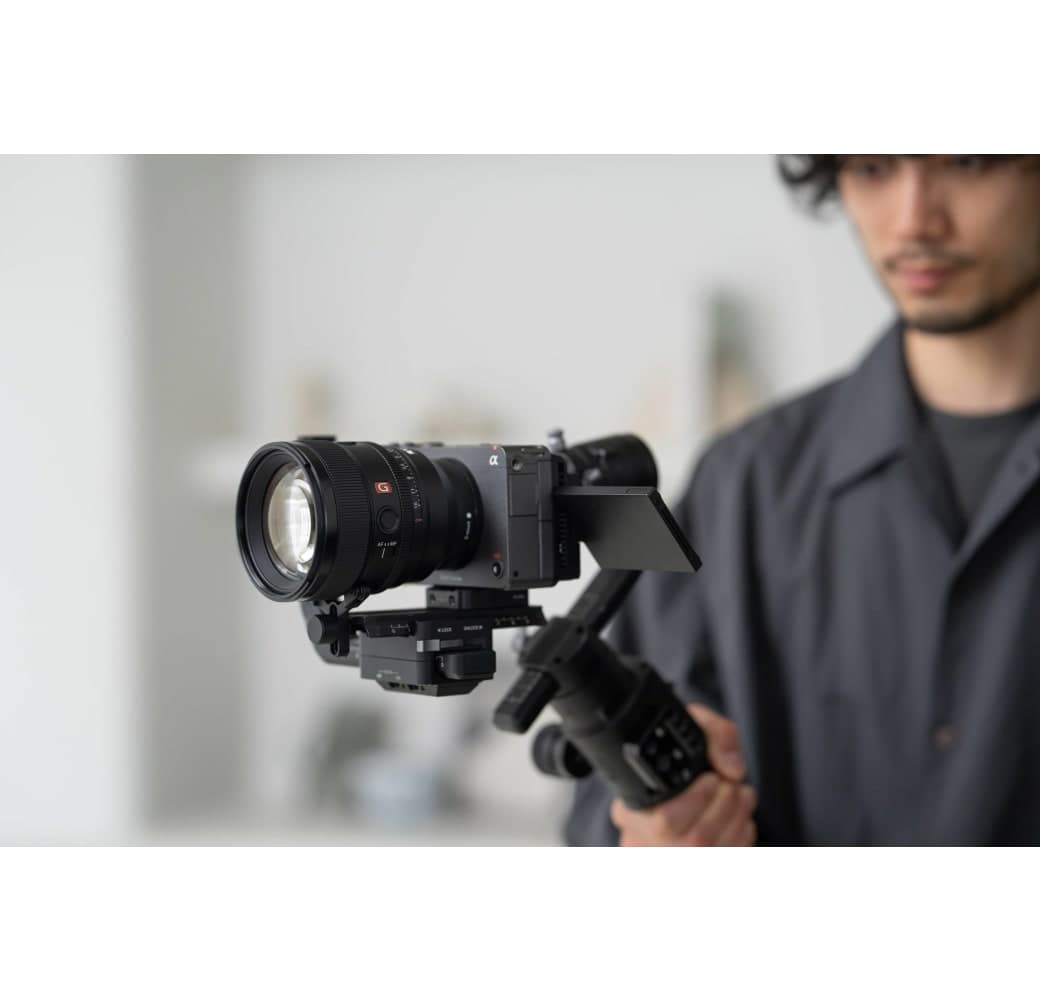 Black Sony FE 85mm F/1.4 GM II.15