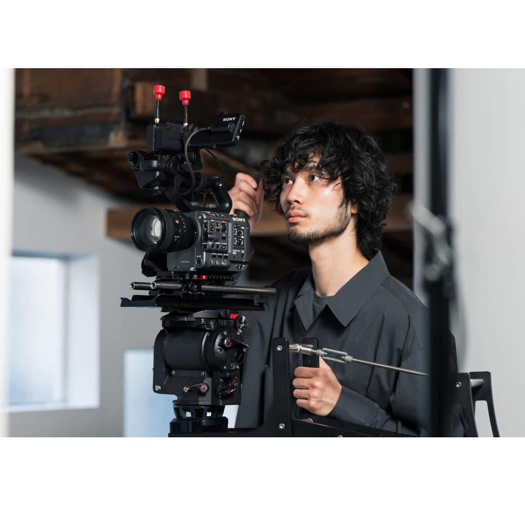 Black Sony FE 85mm F/1.4 GM II.16