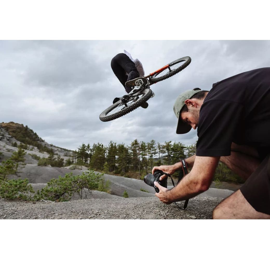 Black Canon EOS R6 Mark III Kit - Full-Frame Mirrorless Camera + RF 24-105mm F4-7.1 IS STM.23